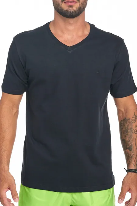 Camiseta Básica Masculina Gola V em Algodão Puramania Camiseta Básica Masculina Gola V em Algodão Puramania