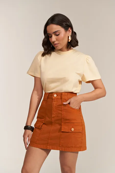 Saia Mini Feminina em Sarja com Bolsos Frontais Collor La Rossi Saia Mini Feminina em Sarja com Bolsos Frontais Collor La Rossi