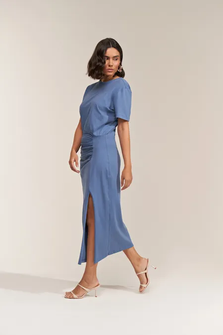 Vestido Midi Franzido Lateral La Rossi