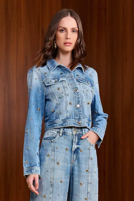 Jaqueta Jeans Feminina Cropped Com Tachas em Algodão Puramania