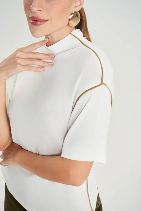 Blusa Feminina Feel Soft Off-white Detalhe Bege Puramania Blusa Feminina Feel Soft Off-white Detalhe Bege Puramania