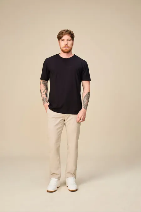 Camiseta Masculina Slim Estampa na Frente em Algodão Preto Osmoze