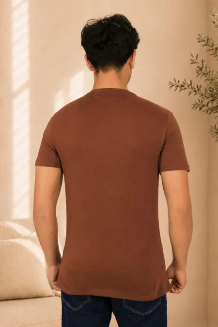 Camiseta Slim Básica Masculina Marrom em Algodão Tuaren Camiseta Slim Básica Masculina Marrom em Algodão Tuaren