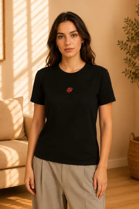 T-Shirt Feminina Rosas Tuaren