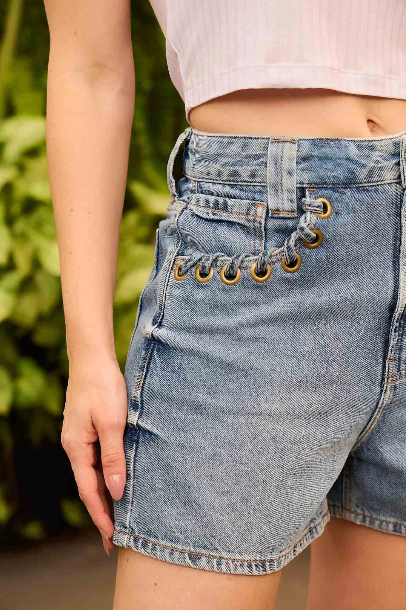 Shorts Jeans Mom Feminino em Algodão Blue com Detalhe Bolso Osmoze 
